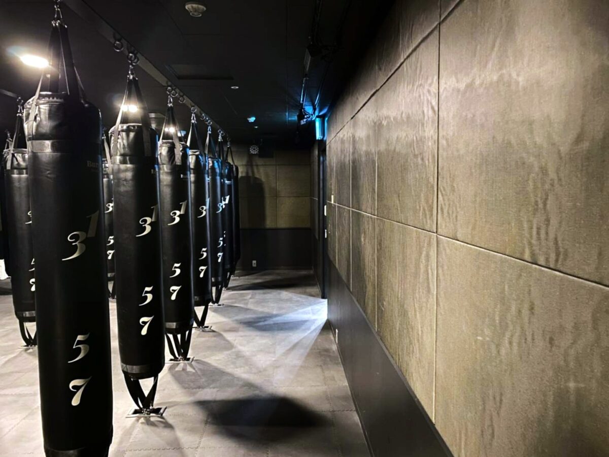 大阪府大阪市 暗闇キックボクシングジム 壁仕上げ