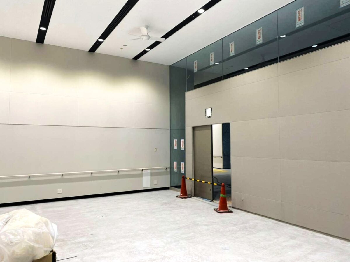 兵庫県神戸市 某オフィス小ホール壁仕上げ工事